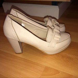 Cream/off white pumps